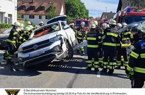 Feuerwehr München: FW-M: Fahrzeug umgekippt (Allach)