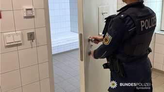 Bundespolizeidirektion M&uuml;nchen: Bundespolizeidirektion M&uuml;nchen: Couragierte Zeugen halten Tatverd&auml;chtigen fest / Mann nach Gleissturz verletzt