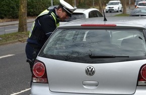 Polizei Essen: POL-E: Essen/Mülheim a.d. Ruhr: Nur kurz vom Handy ablenken lassen kann zu großen Gefahren im Straßenverkehr führen - Kontrollaktion der Polizei Essen und Mülheim an der Ruhr