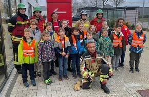 Feuerwehr Xanten: FW Xanten: Kinderfeuerwehr zu Gast bei der Firma ELTEN in Uedem
