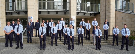 Kreispolizeibehörde Herford: POL-HF: 19 Neue Beamtinnen und Beamte bei der Polizei Herford