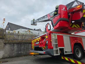 FW-AR: Intensive Jahresübung: Brand in altem Drogerie-Gebäude