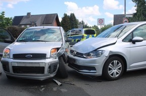 Polizei Minden-L&uuml;bbecke: POL-MI: Crash im Einm&uuml;ndungsbereich - Zwei Verletzte