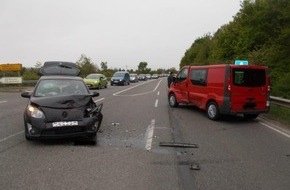 Polizeidirektion Neustadt/Weinstraße: POL-PDNW: Neustadt - Vorfahrt missachtet verursacht zwei Totalschäden