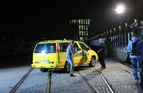 TELE 5: Bye, bye, Spaßpartei: FDP-Politiker Gerhart Baum zertrümmert bei Stuckrad-Barre das Guidomobil (BILD)
