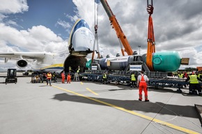 DB Schenker bringt 141-Tonnen-Zylinder mit Schiff, Lkw und Flugzeug von Berlin nach Kanada (FOTO)