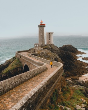 PM Die Leuchttürme der Bretagne im Herbst: Stormwatching, Silvester auf der Insel und 200 Jahre Fresnel-Linse