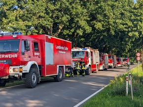 FW Flotwedel: Brennende Ballenpresse sorgt für überörtlichen Feuerwehreinsatz bei Papenhorst