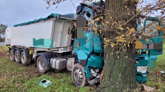 Polizeiinspektion Nienburg / Schaumburg: POL-NI: Stromausfall nach LKW Unfall