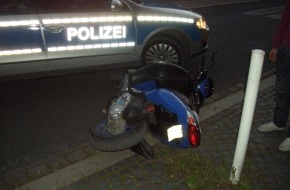 Polizeiinspektion Hildesheim: POL-HI: Rollerfahrer flüchtet vor Polizeikontrolle
Verfolgungsfahrt endet mit Unfall