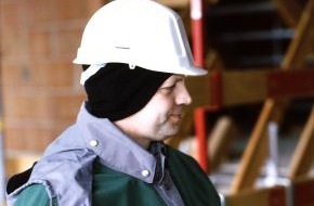 BG BAU Berufsgenossenschaft der Bauwirtschaft: Arbeit im Freien - Vor Kälte und Glatteis schützen (mit Bild)