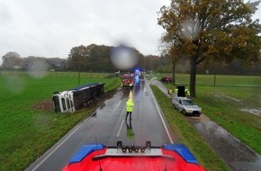 Freiwillige Feuerwehr der Gemeinde Sonsbeck: FW Sonsbeck: Verkehrsunfall mit drei Verletzten und umgestürztem LKW