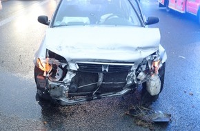 Polizei Bielefeld: POL-BI: Verkehrsbehinderungen nach Unfall
