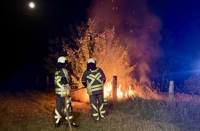 Freiwillige Feuerwehr Hünxe: FW Hünxe: Brennende Vegetation am Wesel-Datteln-Kanal