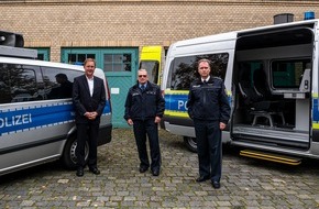 Polizeipräsidium Mittelhessen - Pressestelle Gießen: POL-GI: Neuer Lautsprecherkraftwagen des Polizeipräsidiums Mittelhessen vorgestellt