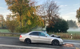 Polizei Aachen: POL-AC: Verkehrsunfall in der Eifel - Traktor prallt mit Auto zusammen