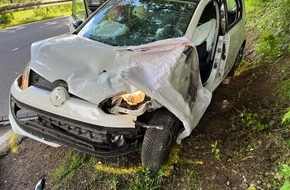 Polizei Rheinisch-Bergischer Kreis: POL-RBK: Bergisch Gladbach - Drei Verletzte bei Verkehrsunfall in Bärbroich