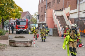 FW Voerde: Schwerer Verkehrsunfall auf dem Rathausplatz in Voerde