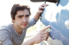 CosmosDirekt: Parkrempler mit dem Auto: Wie verhalte ich mich richtig? (FOTO)