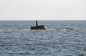 Presse- und Informationszentrum Marine: Goodbye USA - Nach mehr als 17.000 Seemeilen kehrt "U32" zurück (BILD)