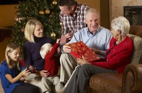 FeWo-direkt: Internationale Familien-Umfrage: Zwei Drittel erwarten Familienstreitigkeiten zu Weihnachten - 84 Prozent der Familien möchten dennoch die Feiertage gemeinsam verbringen