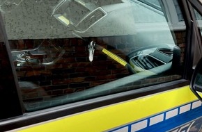 Polizei Hagen: POL-HA: Streifenwagen angespuckt - Unbekannte zeigen respektloses und ekelerregendes Verhalten