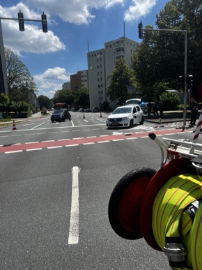 FW-Velbert: Verkehrsunfall mit zwei Pkw am Willi-Brandt-Platz