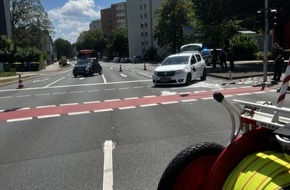 Feuerwehr Velbert: FW-Velbert: Verkehrsunfall mit zwei Pkw am Willi-Brandt-Platz