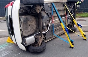 Feuerwehr Dinslaken: FW Dinslaken: Zwei Verkehrsunf&auml;lle besch&auml;ftigen Feuerwehr Dinslaken am Dienstagvormittag