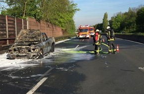 Feuerwehr Mülheim an der Ruhr: FW-MH: PKW-Brand auf der BAB40 in FR Essen kurz vor der Abfahrt Mülheim-Winkhausen