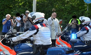 Bundespolizeidirektion Sankt Augustin: BPOL NRW: Bundespolizei veranstaltet 15. Polizei-Biker-Gottesdienst 
Gemeinsam lenken und gedenken 
Bisher über 11.000 Biker und über 66.600,- Euro Spenden für guten Zweck