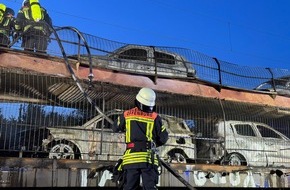 Feuerwehr Offenburg: FW-OG: Autozug brennt - Mehrere Neuwagen zerstört