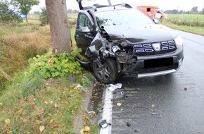 Polizei Minden-Lübbecke: POL-MI: Auto prallt gegen Baum