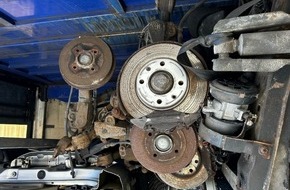 Hauptzollamt Ulm: HZA-UL: Illegale Ausfuhr von Altfahrzeugen Zöllner stoppen verbotene Ausfuhr von Fahrzeugteilen in den Kosovo