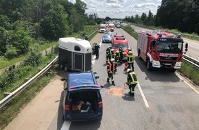 Polizeidirektion Landau: POL-PDLD: Verkehrsunfall mit ungeladenem Pferdeanhänger auf der A65