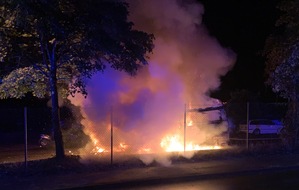 Feuerwehr Stolberg: FW-Stolberg: Brennende Wohnwagen