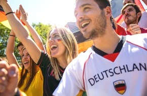 AXA Konzern AG: Damit beim Public Viewing nichts schief geht: Veranstaltungsversicherungen schützen