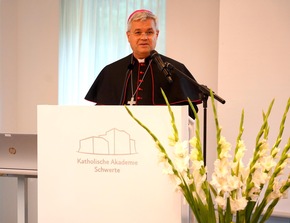 Festakt zum Abschied für Prälat Dr. Peter Klasvogt in der Katholischen Akademie Schwerte - Direktor der Katholischen Akademie Schwerte und der Kommende Dortmund wechselt nach Rom
