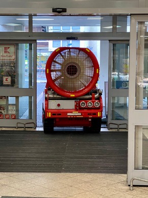 FW-MK: Brand im Au&szlig;enbereich sorgt f&uuml;r Verrauchung im Waldstadtzentrum