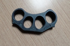 Bundespolizeidirektion Sankt Augustin: BPOL NRW: Bundespolizei findet Schlagring bei einem 14-J&auml;hrigen