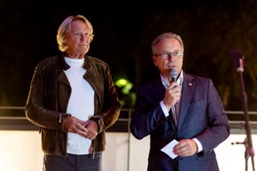 Landesgartenschau Neuss im Laserlicht: HerbstLichter starten mit großem Besucherandrang