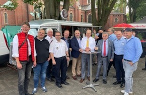 Kreispolizeibehörde Hochsauerlandkreis: POL-HSK: Erfolgsaktion "Auf einen Kaffee mit... Kreispolizeibehörde Hochsauerlandkreis, Caritasverband Arnsberg-Sundern und Stadt Arnsberg" - NRW Innenminister Herbert Reul zu Besuch