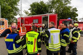 Feuerwehr MTK: &quot;Red Tanker &apos;25&quot;: 120 Einsatzkräfte proben Gefahrstofflage an der Heinrich-von-Kleist-Schule Eschborn