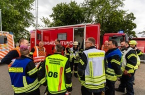 Kreisfeuerwehrverband Main-Taunus e.V.: Feuerwehr MTK: "Red Tanker '25": 120 Einsatzkräfte proben Gefahrstofflage an der Heinrich-von-Kleist-Schule Eschborn