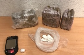 Polizei Hagen: POL-HA: Ziviler Einsatztrupp der Hagener Polizei durchsucht Wohnung eines 39-jährigen Hageners und beschlagnahmt Drogen - Diensthund zur Unterstützung eingesetzt
