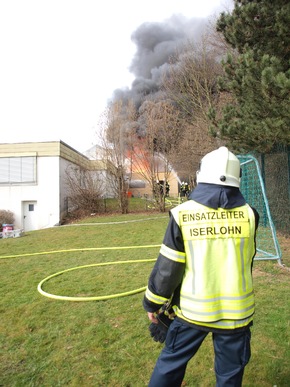 FW-MK: Städtischer Kindergarten durch Feuer zerstört
