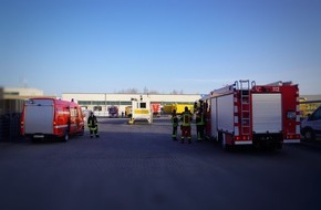 Feuerwehr Neum&uuml;nster: FW Neum&uuml;nster: Gefahrguteinsatz in einem Logistikbetrieb in Neum&uuml;nster / Gadeland