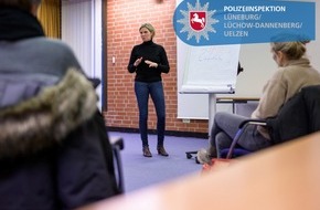 Polizeiinspektion Lüneburg/Lüchow-Dannenberg/Uelzen: POL-LG: ++ "Wie schützen sich Frauen?" -> Vorträge bei der Polizei "Gegen Gewalt an Frauen" in LG ++ ... und WenDo - Selbstbehauptung und Selbstverteidigung für Frauen Grundkurs in LG ++ ...
