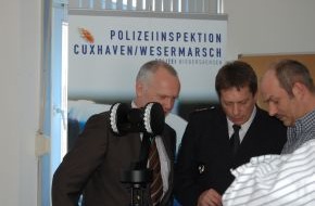 Polizeiinspektion Cuxhaven: POL-CUX: Polizei stellt Kriminalstatistik 2009 vor + Digitale Technik unterstützt erfolgreiche Polizeiarbeit + Sichere Region + Aufklärungsquote erreicht neuen Spitzenwert