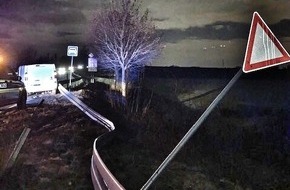 Polizeipräsidium Mittelhessen - Pressestelle Wetterau: POL-WE: B3 bei Karben: Zeugen nach Unfall am "Knoten Null" gesucht!